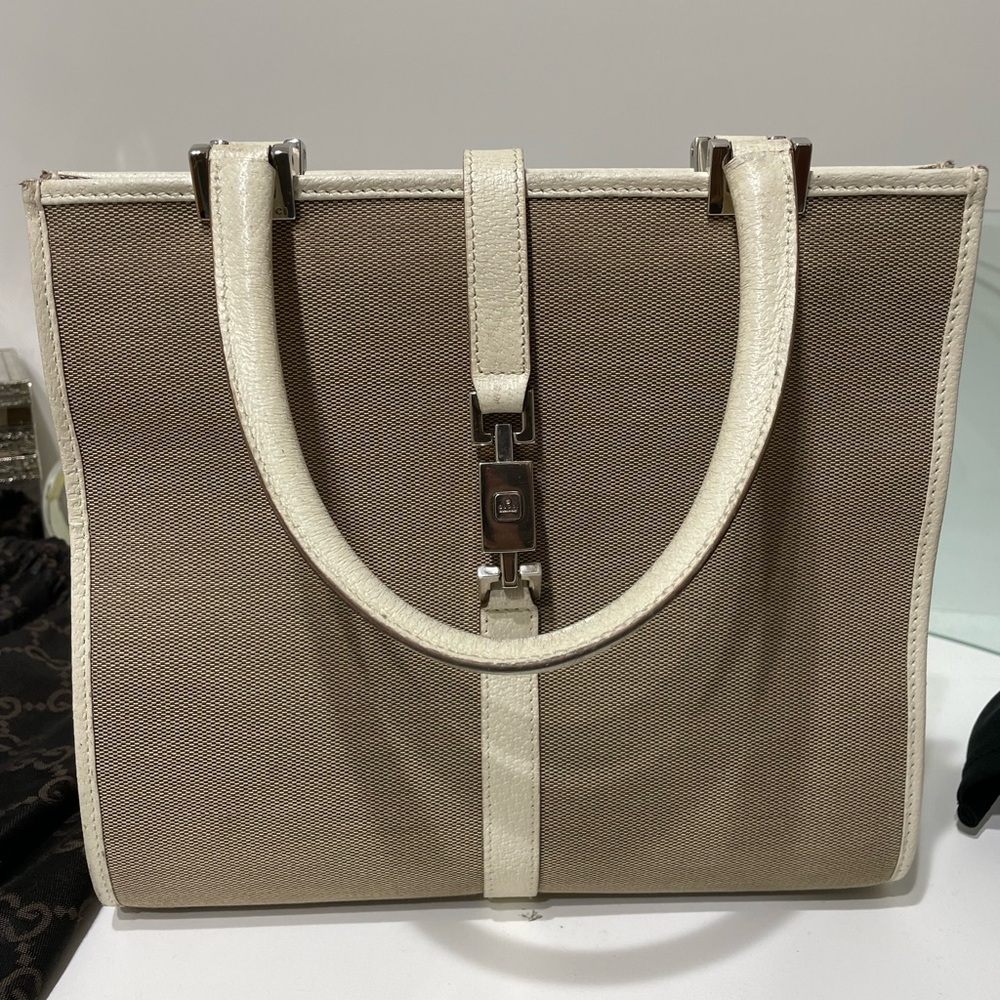 Classic medium Jackie O style Gucci bag.